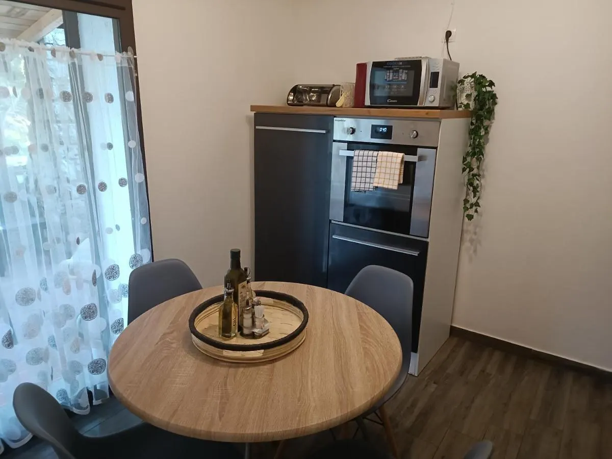 Apartman Hric -50M Od Plaze- Mali Losinj Apartment