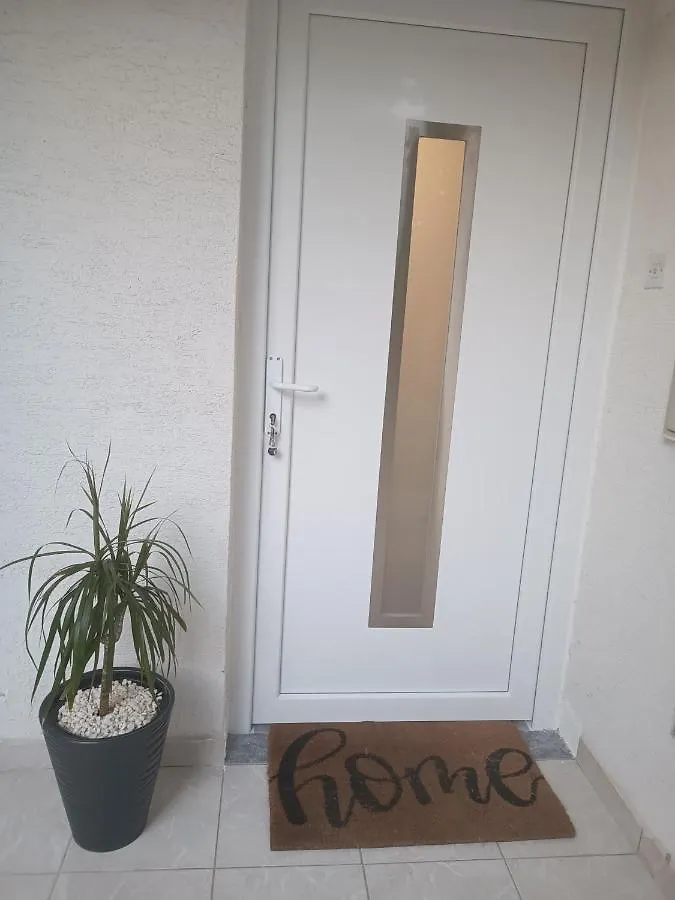 Apartman Hric -50M Od Plaze- Mali Losinj 0*,  Croatia